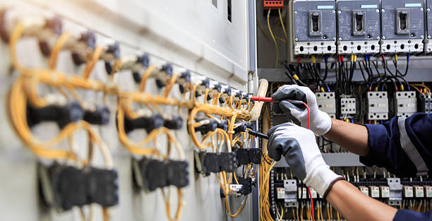Professional Electrician technician working in Pea Ridge, FL